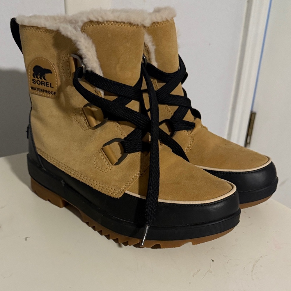 Sorel Camel and Black Winter Boots